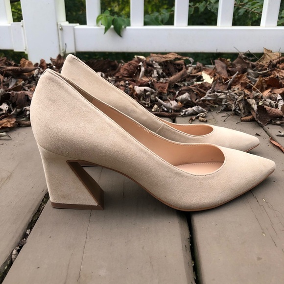 Vince Camuto Nude Suede Hailenda Pointed Toe Pumps - Picture 5 of 15